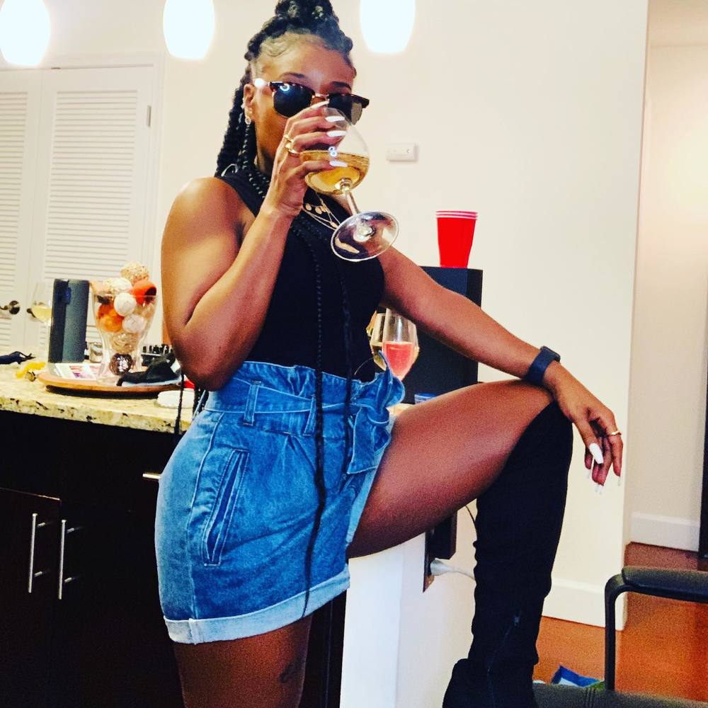 Meet your Posher, Clarissa